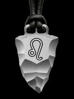 Laden Sie das Bild in den Galerie-Viewer, Faustkeil Sternzeichen Löwe