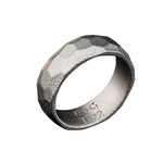 Laden Sie das Bild in den Galerie-Viewer, Titan Ring gehämmert, facettiert