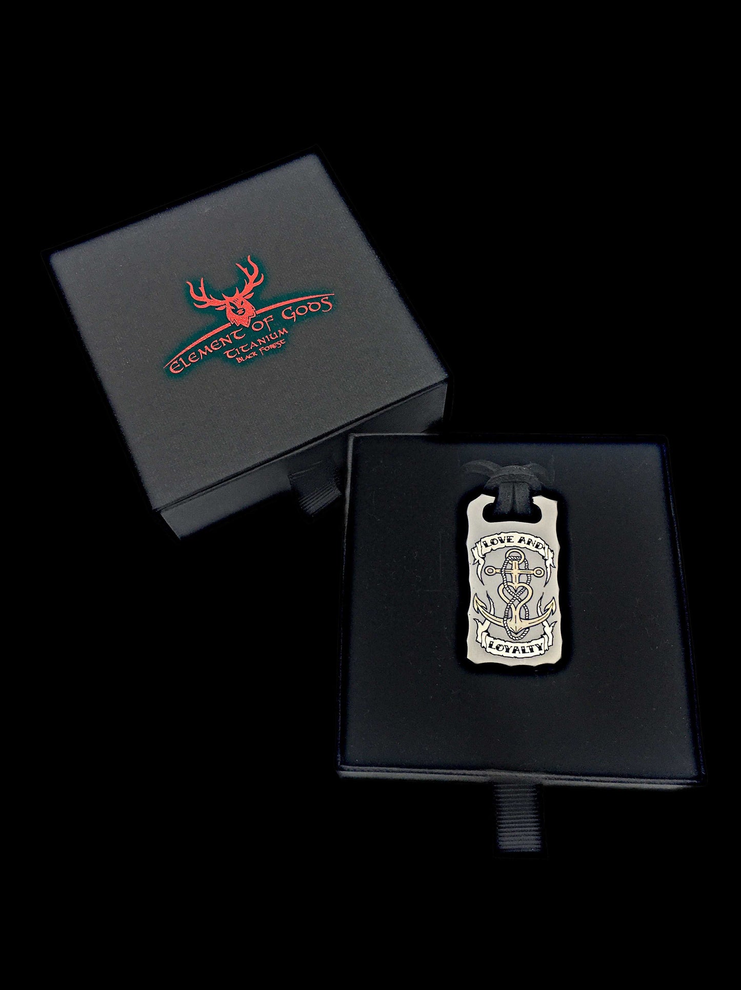 Titan Anhänger Monument Plate mit romantischem Anker Tattoo Design in einem Etui