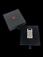 Laden Sie das Bild in den Galerie-Viewer, Titan Anhänger Monument Plate mit romantischem Anker Tattoo Design in einem Etui