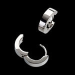 Laden Sie das Bild in den Galerie-Viewer, Ein Paar Titan Creolen mit flachen hochglanzpolierten Seiten