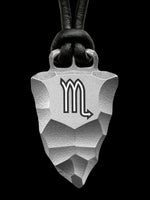 Laden Sie das Bild in den Galerie-Viewer, Faustkeil Sternzeichen Skorpion
