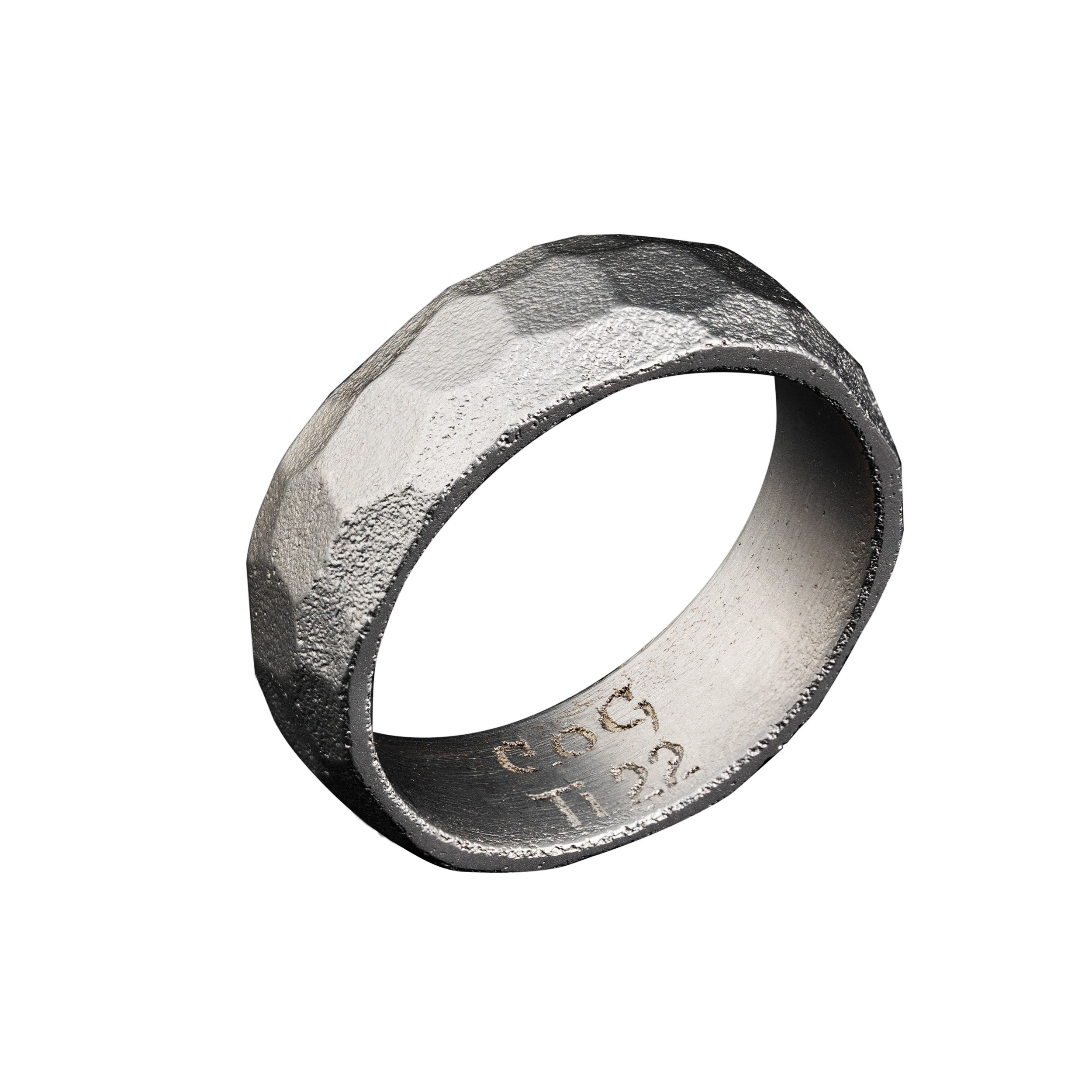 Elemenmt Rong Titan Ring gehämmert, facettiert online entdecken – Element of Gods