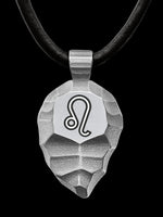 Laden Sie das Bild in den Galerie-Viewer, Titankeil Löwe
