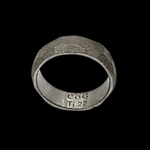 Laden Sie das Bild in den Galerie-Viewer, Titan Ring gehämmert, facettiert
