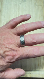 Laden und Abspielen von Videos im Galerie-Viewer, Titan Ring gehämmert, facettiert
