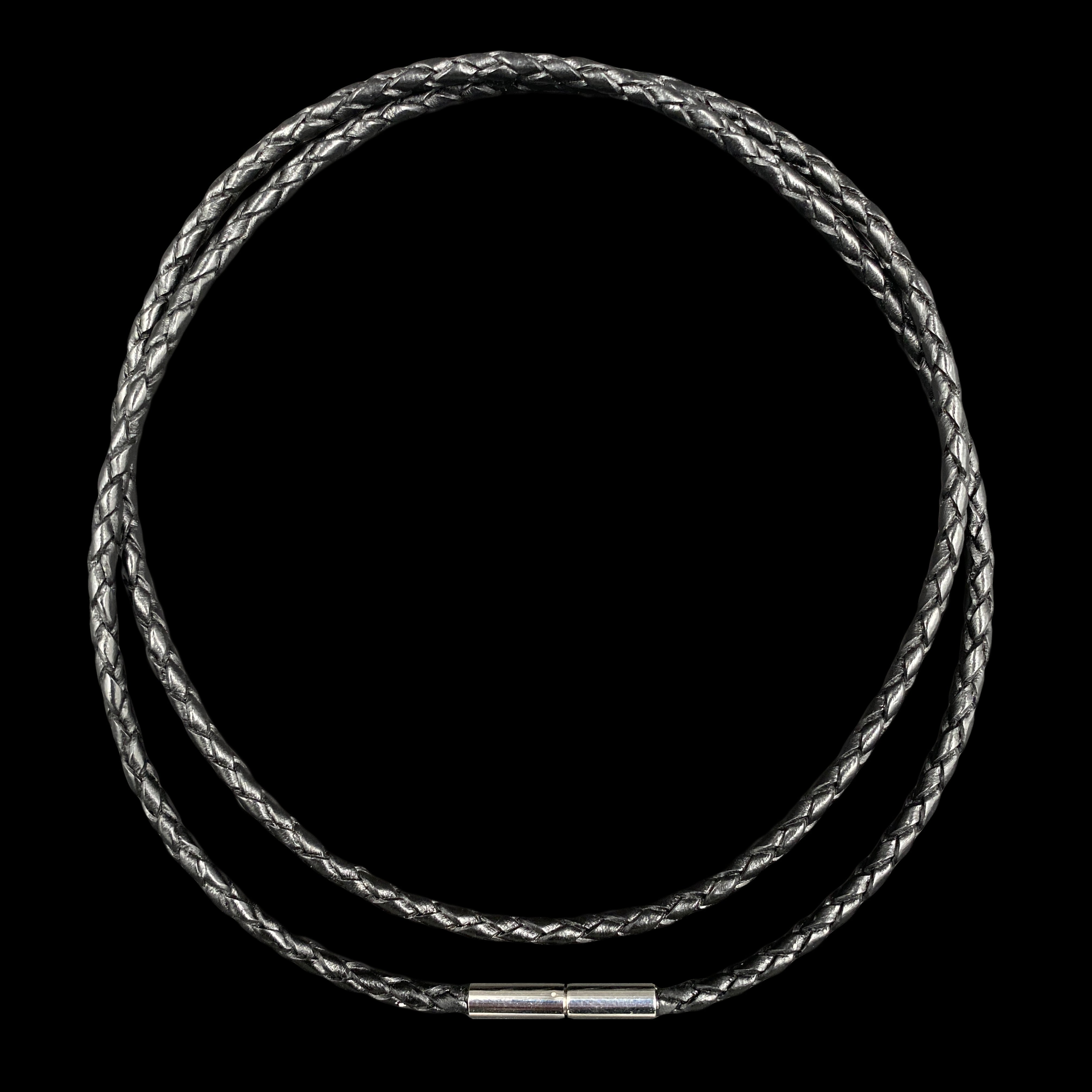 aufgerollte-leder-kette-geflochten-mit-3mm-durchmesser-in-schwarz-mit-edelstahl-bajonettverschluss-passend-für-herren-schmuck