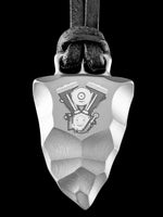 Laden Sie das Bild in den Galerie-Viewer, Faustkeil Titan Anhänger mit Evolution Motor Design von Element of Gods
