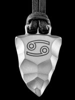 Load image into Gallery viewer, Faustkeil Titan Anhänger mit Sternzeichen Krebs von Element of Gods
