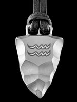 Laden Sie das Bild in den Galerie-Viewer, Faustkeil Titan Anhänger mit Sternzeichen Wassermann von Element of Gods
