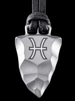 Load image into Gallery viewer, Faustkeil Titan Anhänger mit Sternzeichen Fische von Element of Gods
